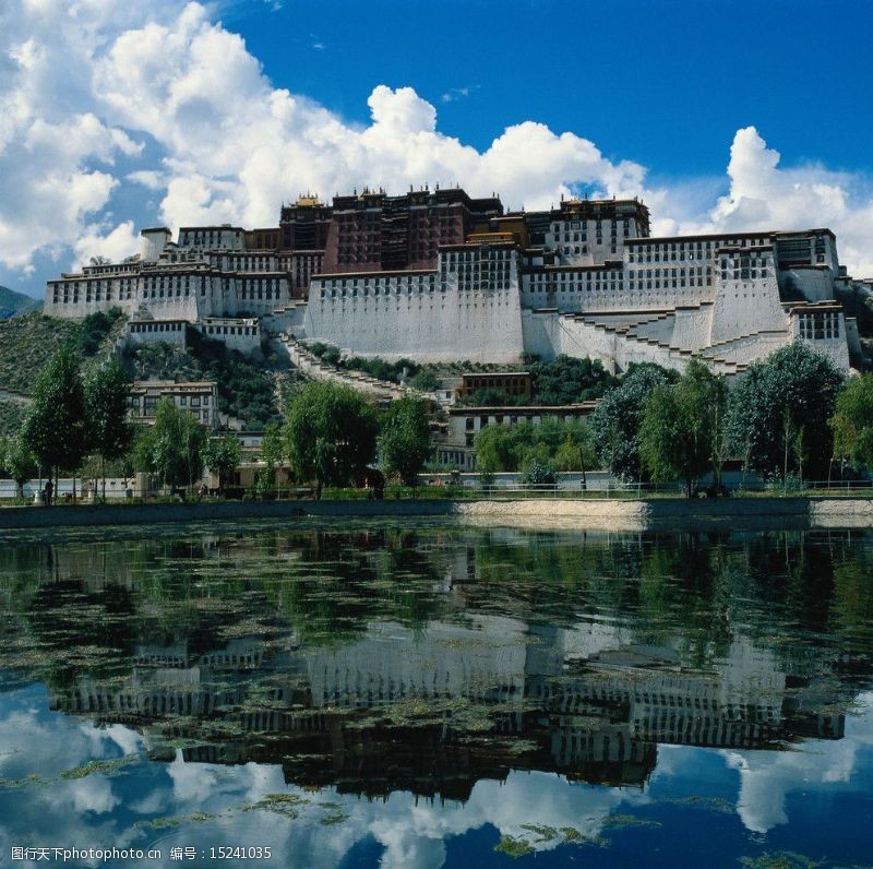 旅游圣地早晨的西藏布达拉宫图片