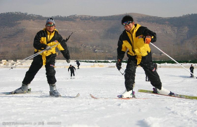 高山雪橇运动滑雪图片