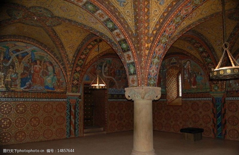 琉璃溢彩的德国瓦特堡穹顶内室图片