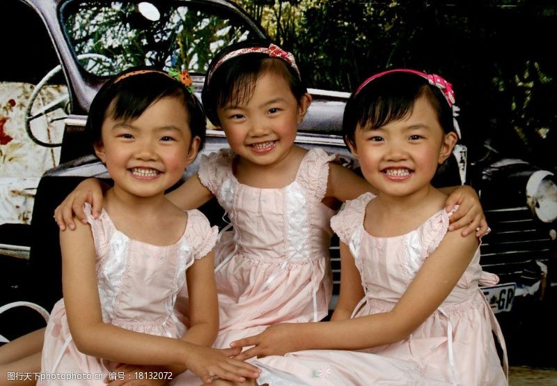 三姐妹可爱小女孩图片