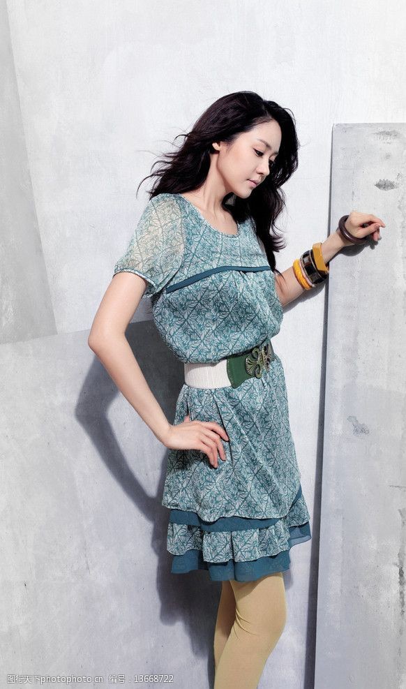 韩国美女成宥利代言韩国服装品牌图片