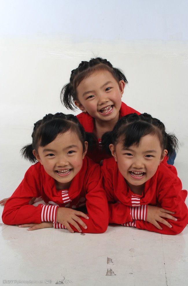 三姐妹三胞胎姐妹图片