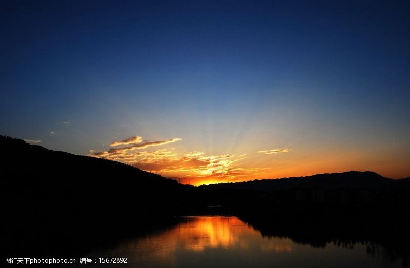 雲彩夕陽图片