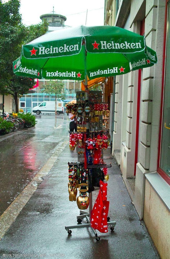 琉璃瑞士琉森街上的小商品商店图片