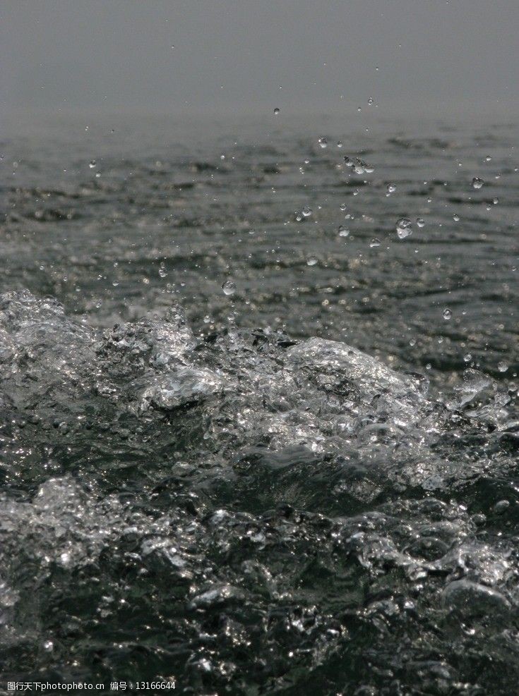 千岛湖溅起的水滴图片