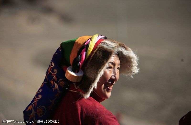 西藏旅行山水风景风景名胜自然风景旅游印记车行西藏少数民族开心的百姓图片