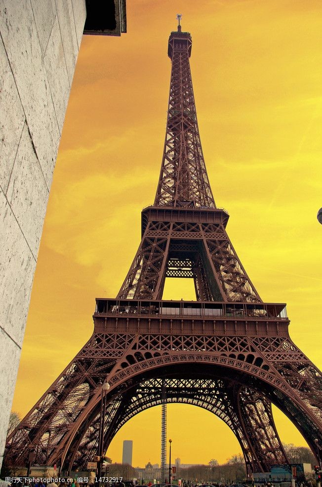 法国著名建筑巴黎夕阳下的埃菲爾鐵塔图片