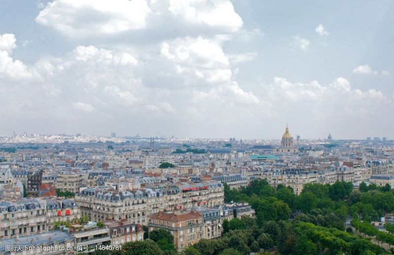 法国著名建筑巴黎埃菲尔铁塔下的巴黎城区图片