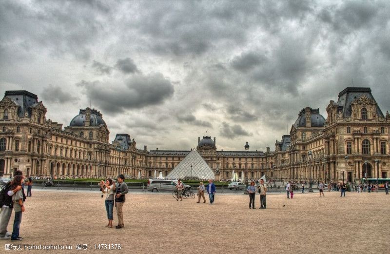 法国著名建筑巴黎卢浮宫图片