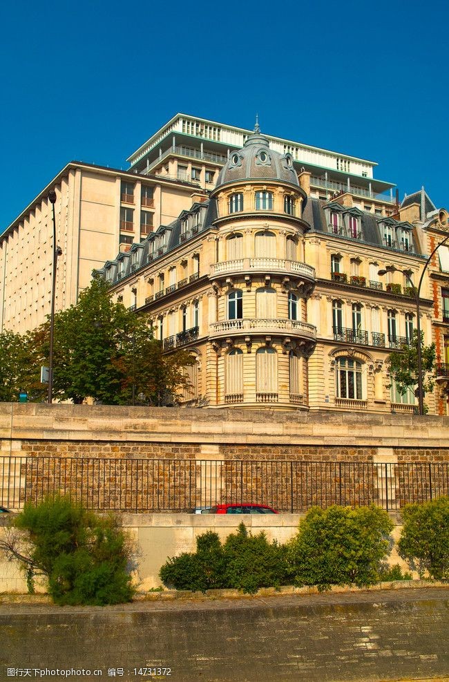 法国著名建筑巴黎塞纳河畔图片