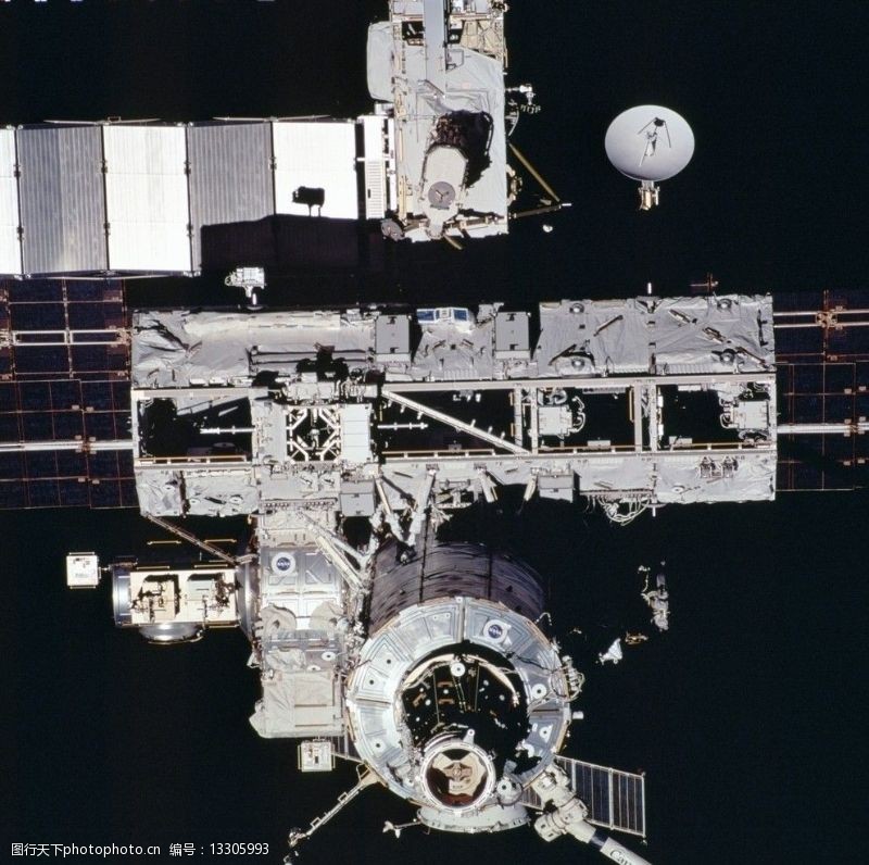 STS110太空任务宇航员拍摄的国际空间站全图图片