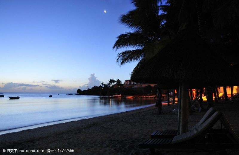 印度洋毛里求斯路易港傍晚时分的海滨度假村图片