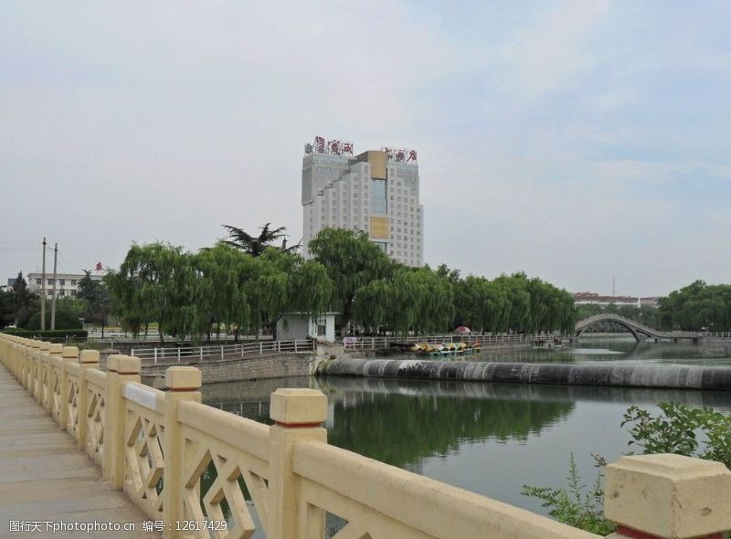 碧波商务酒店河边的酒店图片