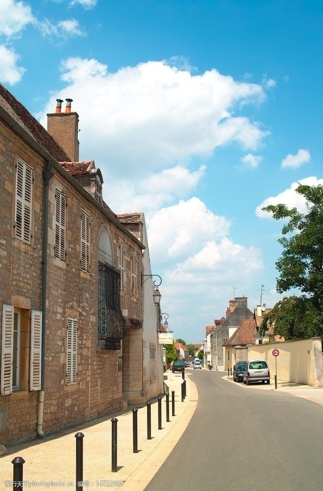 魅蓝法国第戎葡萄园里的小镇街景图片