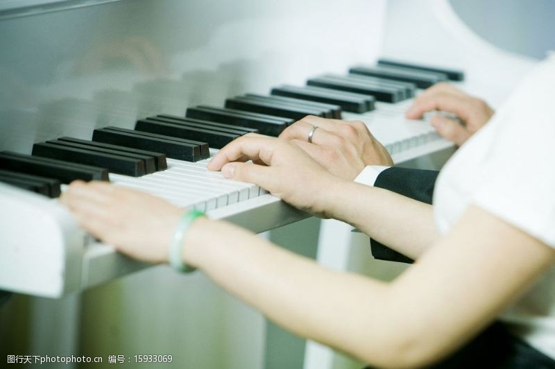 琴键钢琴黑白键图片