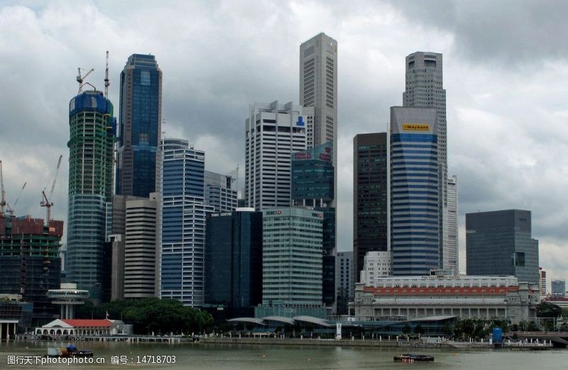 船只新加坡新加坡河畔的金融区图片