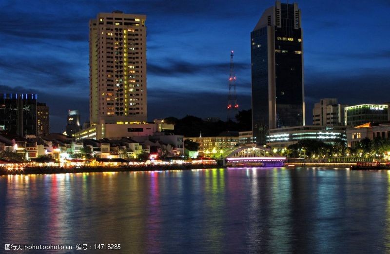 船只新加坡新加坡河驳船码头夜景图片