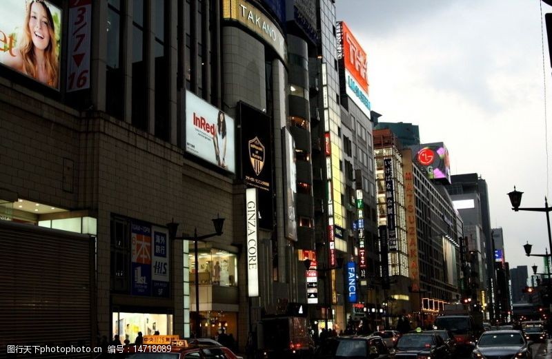 樱花之旅东京银座黄昏时的街景图片