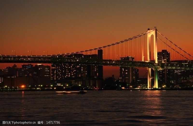 船只东京日落时的东京湾图片