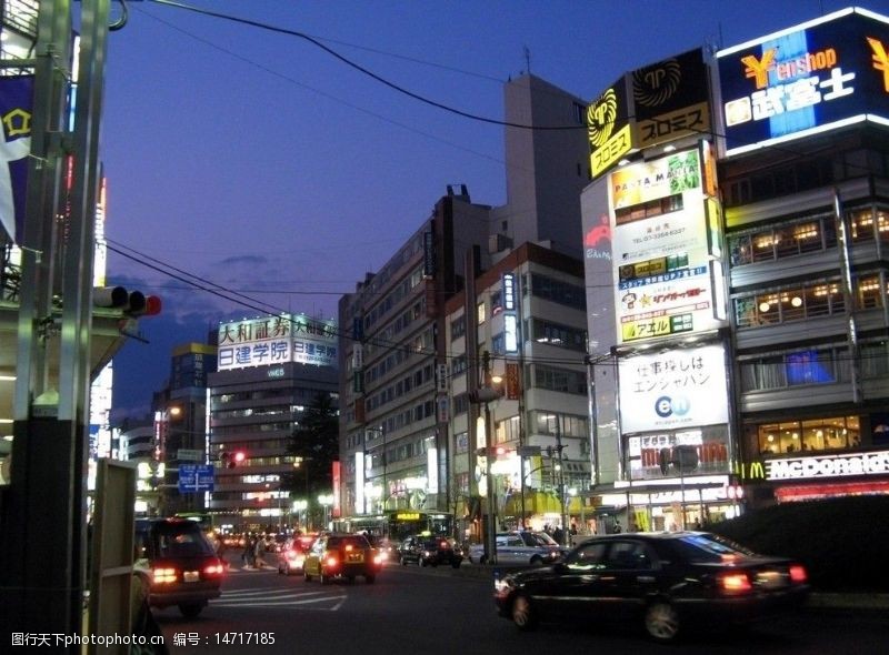 建筑行业东京银座大街夜景图片
