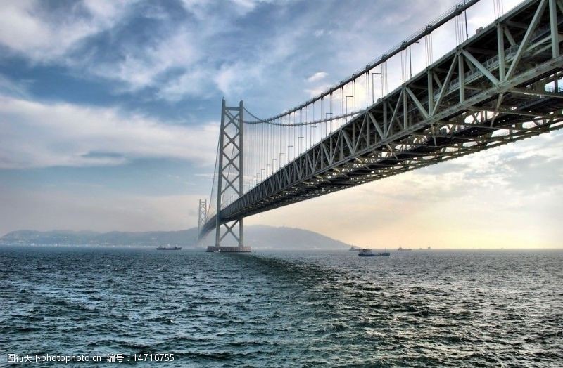 船只日本四国明石海峡大桥图片