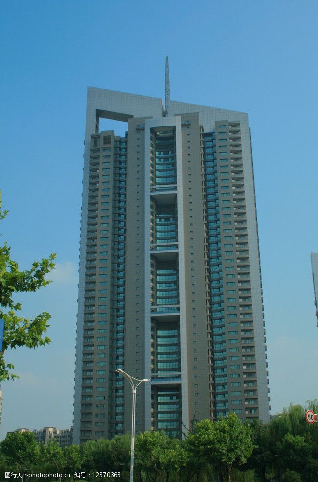 高楼林立南京仁恒国际公寓B楼北立面图片