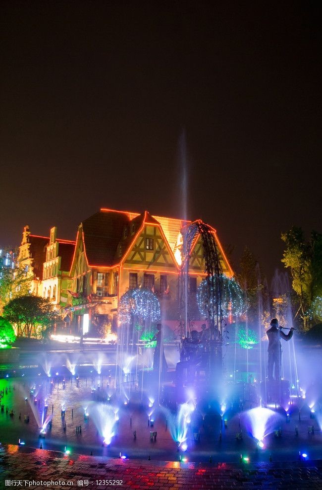喷泉灯光成都南湖度假区欧式风情街音乐喷泉夜景图片